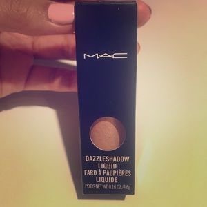 Dazzle eyeshadow liquid from MAC
